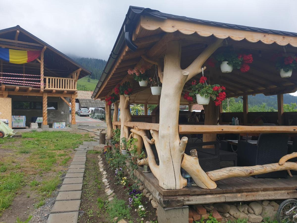 Casa Tucan Ceahlău Exteriör bild